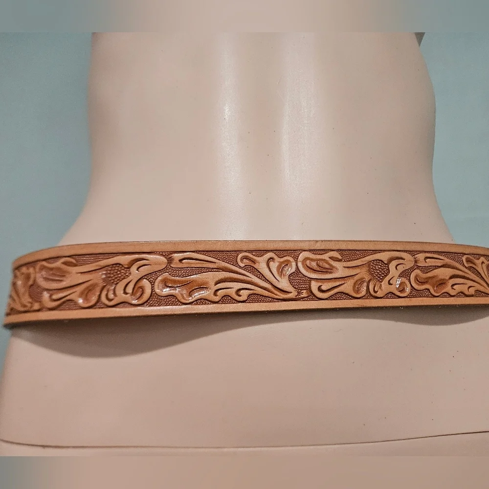 Vintage Looper Tooled Leather Western Belt Brown Engraved Buckle Size 34 Unisex.